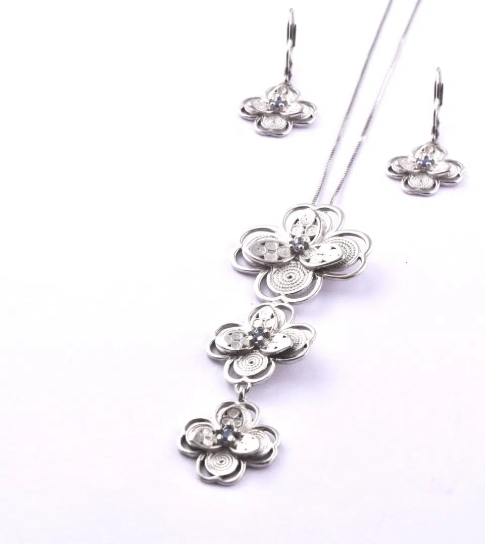 Set of necklace + flower earrings in filigree technique, with blue zircon cubic zirconia (CZ)